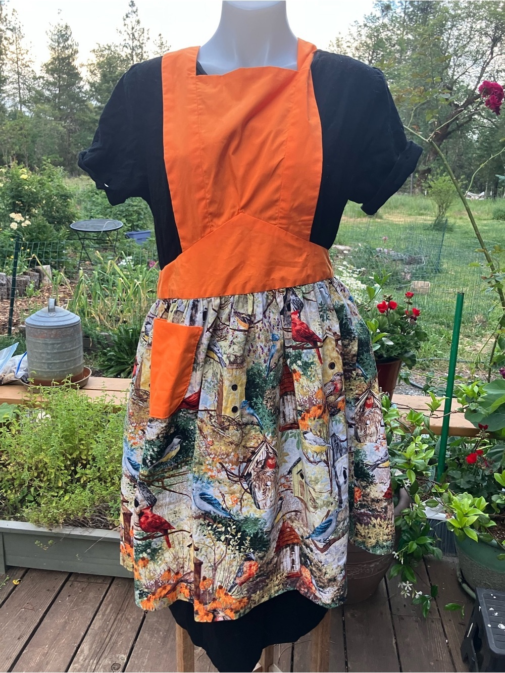 Apron handmade tie back with pockets and birds birdhouses pleated old fashioned